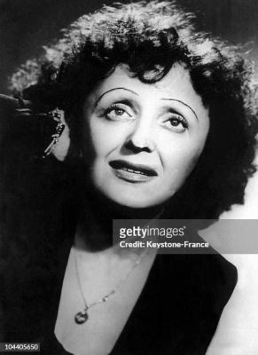 Edith Piaf's Triumphant Return: A Night of Nostalgia and Musical Brilliance!